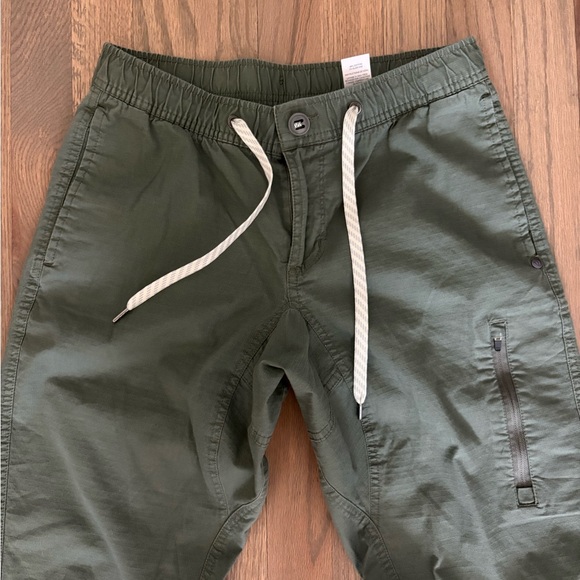 Vuori Green Ripstop Cropped Pants - Picture 7 of 8